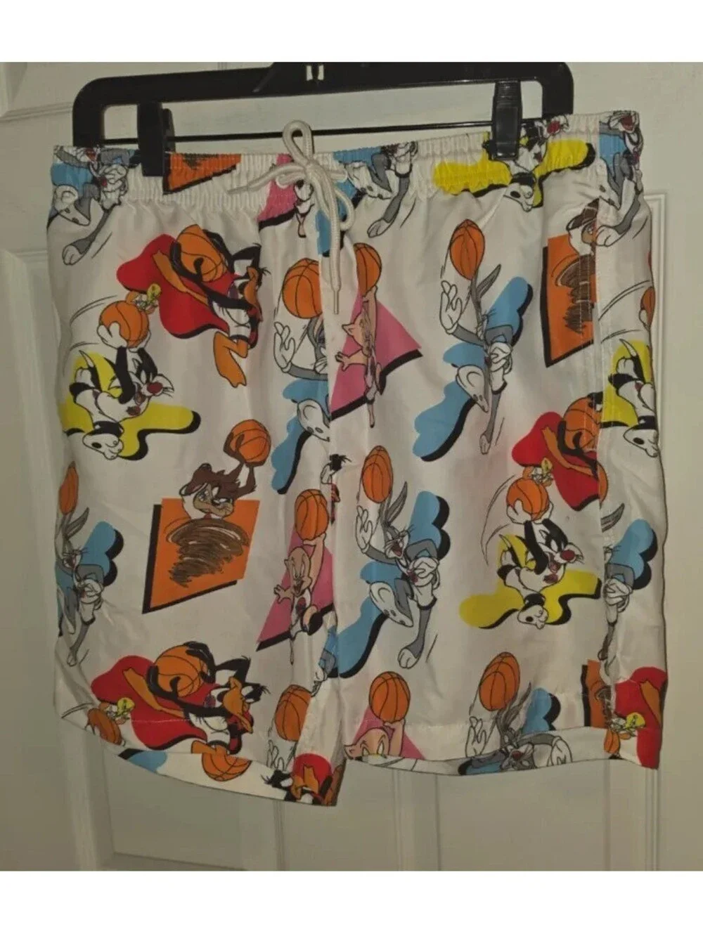 LOONEY TUNES SPACE JAM BASKETBALL PRINT SWIM TRUNKS BOARD SHORTS WHITE MULTI MED